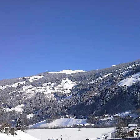 Eberharter Apartman *